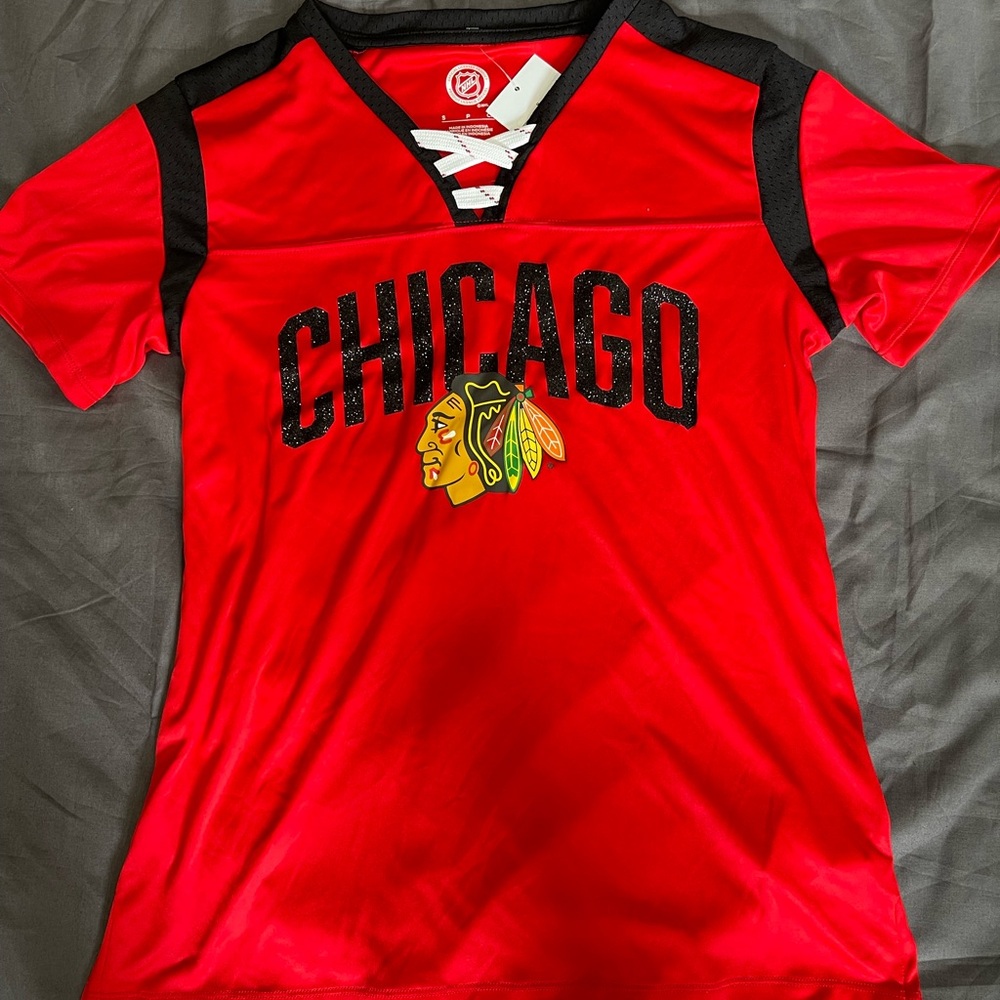 NHL Chicago Blackhawks Tee with White Laces